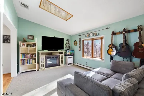 $425,000 | 4 Bantry Court, Vernon, NJ 07422