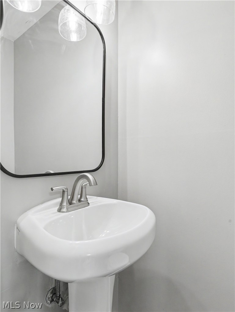 1183 Garman Road Akron, OH 44313 - Photo 18 of 34 1st floor half bath