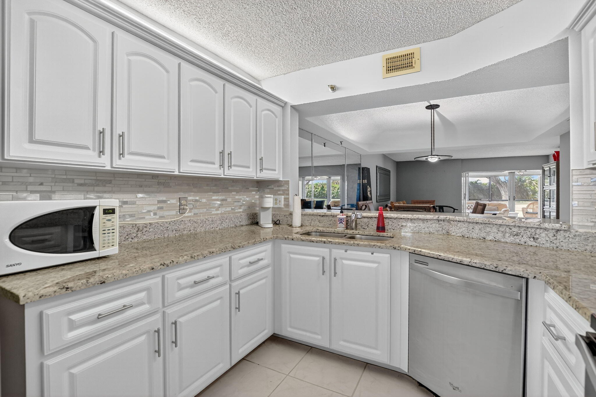 9170 Southwest 14th Street, Unit 4105 Boca Raton, FL 33428 - Photo 5 of 40 Kitchen