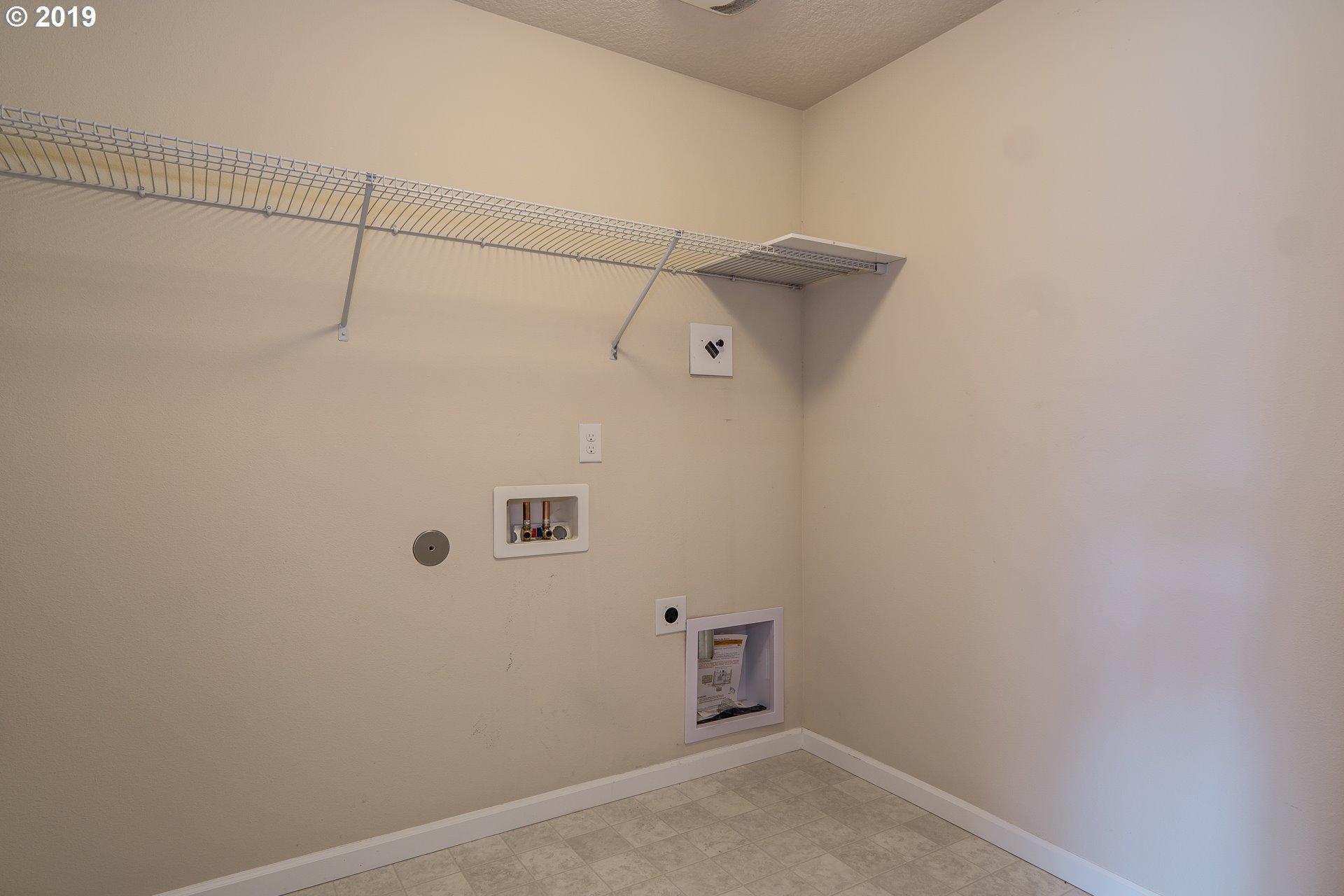 968 North 35th Avenue Ridgefield, WA 98642 - Photo 25 of 30 Laundry