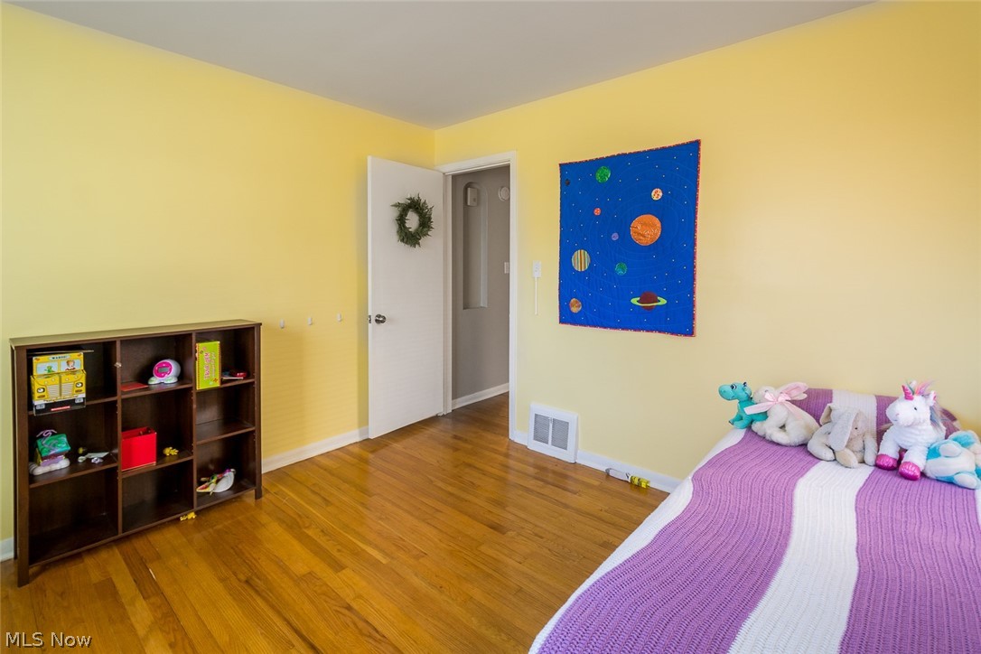 4233 Lambert Road Cleveland, OH 44121 - Photo 13 of 24