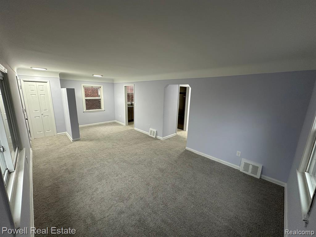 1105 Dover Road Pontiac, MI 48341 - Photo 8 of 24