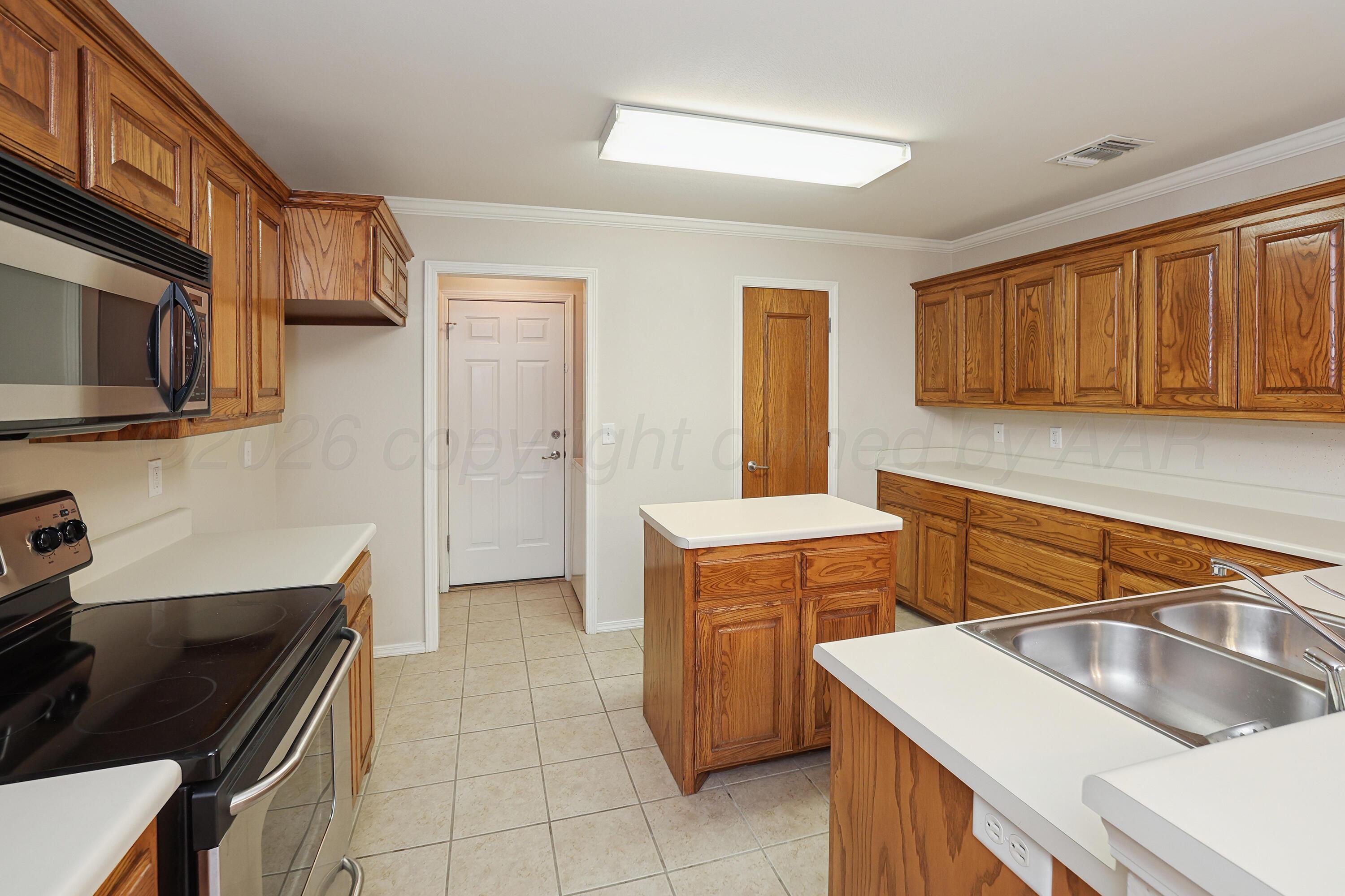 4527 Steffi Court Amarillo, TX 79110 - Photo 8 of 24 8-Kitchen