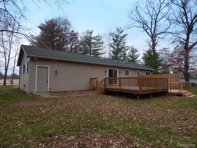 2220 Layton Road Fowlerville, MI 48836 - Photo 29 of 32 28 - 264-023171 REAR RIGHT.jpg
