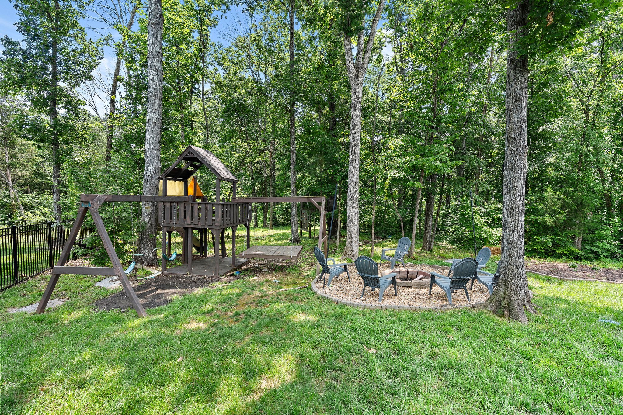 1327 Batbriar Road Murfreesboro, TN 37128 - Photo 31 of 33 a view of a chair and table in the garden