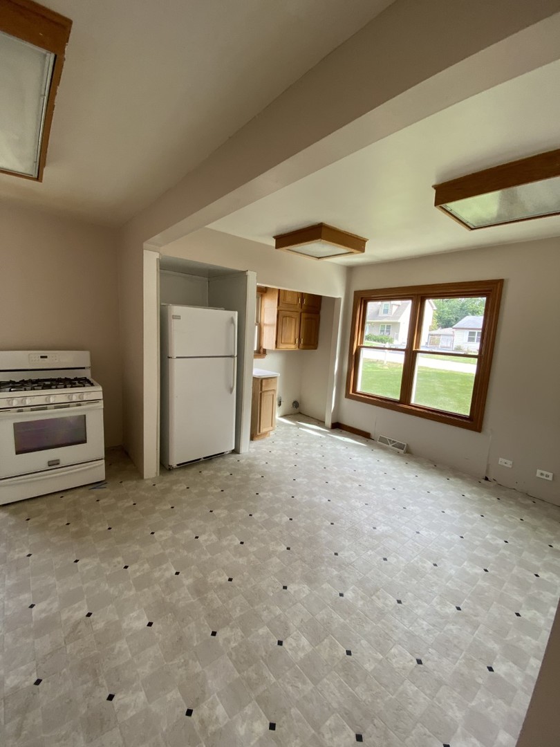 242 Highland Road Willowbrook, IL 60527 - Photo 11 of 24