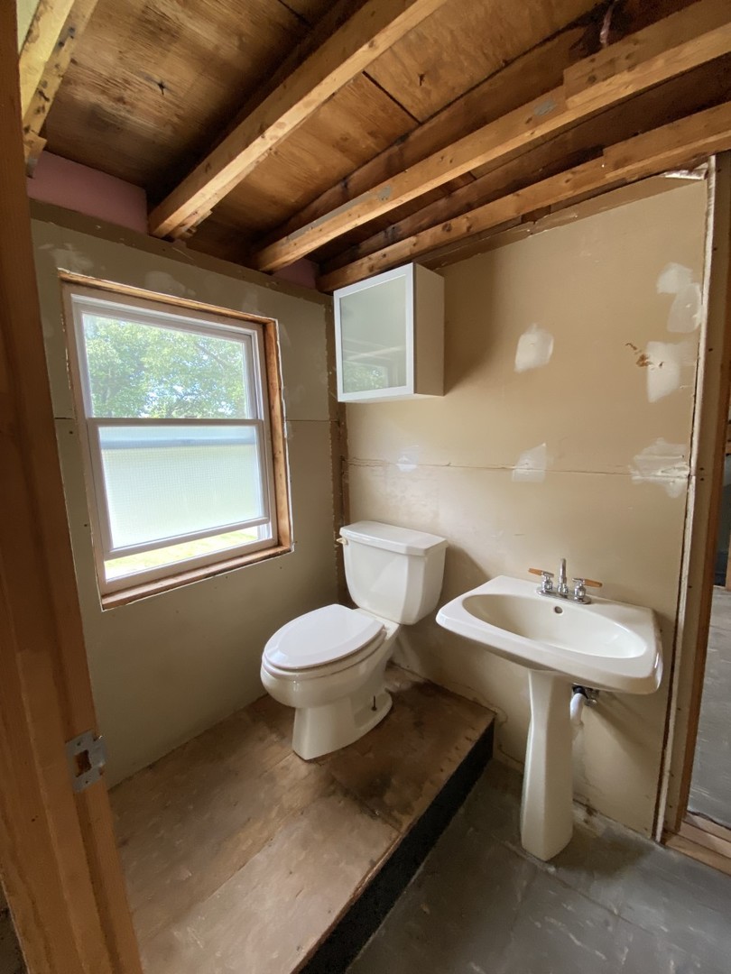 242 Highland Road Willowbrook, IL 60527 - Photo 14 of 24 a bathroom with a sink toilet and mirror
