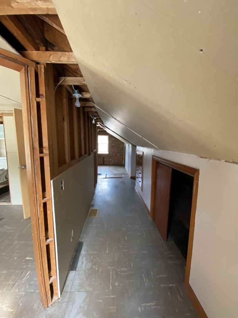 242 Highland Road Willowbrook, IL 60527 - Photo 16 of 24 a view of gallery with windows