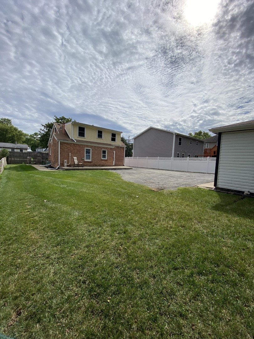 242 Highland Road Willowbrook, IL 60527 - Photo 19 of 24 an aerial view of residential house with pool and yard