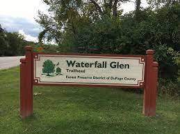 242 Highland Road Willowbrook, IL 60527 - Photo 20 of 24 a view of outdoor space with garden and deck