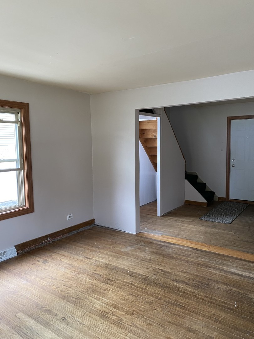 242 Highland Road Willowbrook, IL 60527 - Photo 8 of 24 an empty room with wooden floor and windows