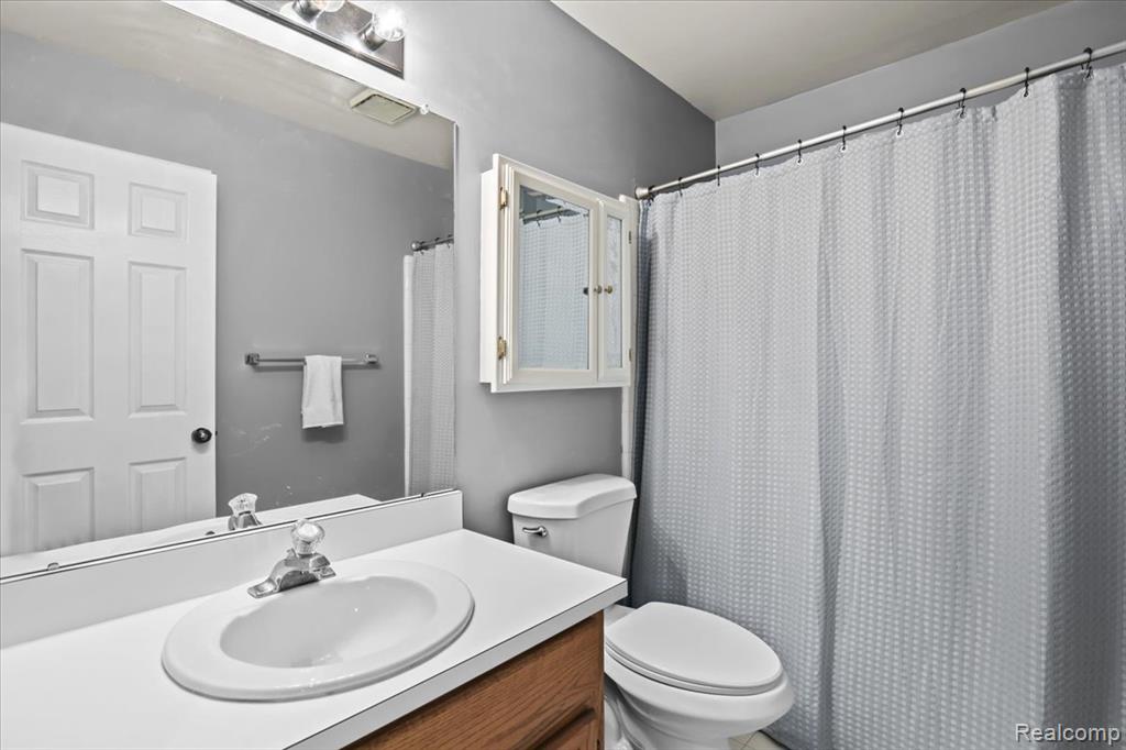 29485 Beau Ridge Farmington Hills, MI 48331 - Photo 19 of 33