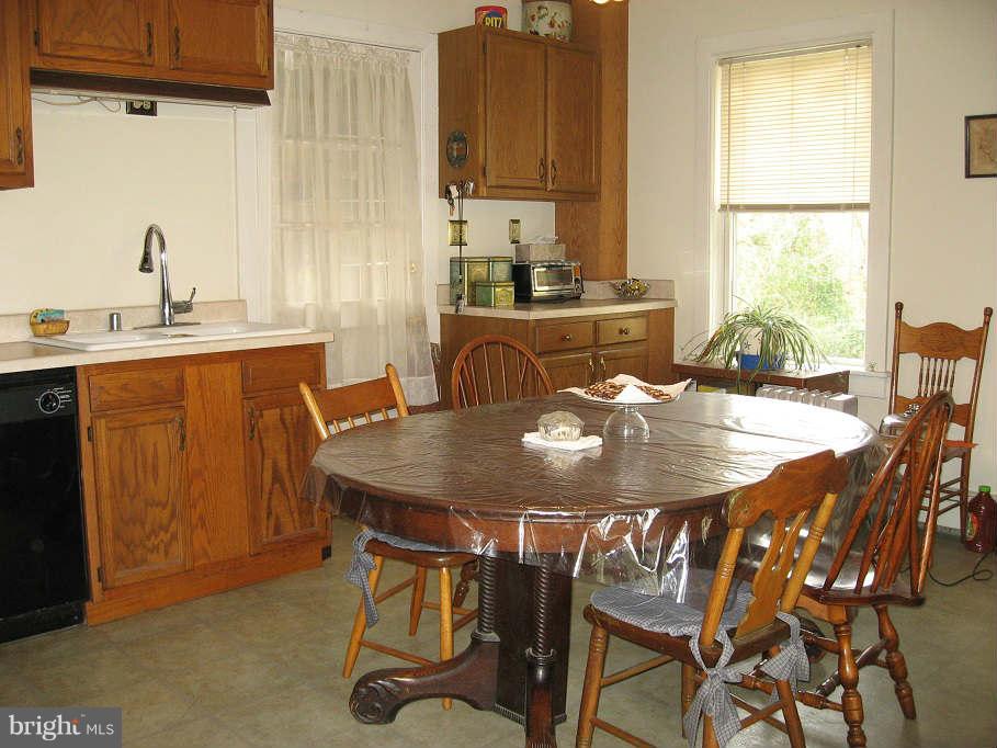 602 South Springdale Road New Windsor, MD 21776 - Photo 12 of 23 Kitchen