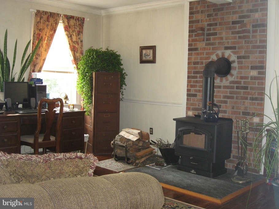 602 South Springdale Road New Windsor, MD 21776 - Photo 13 of 23 Living Room