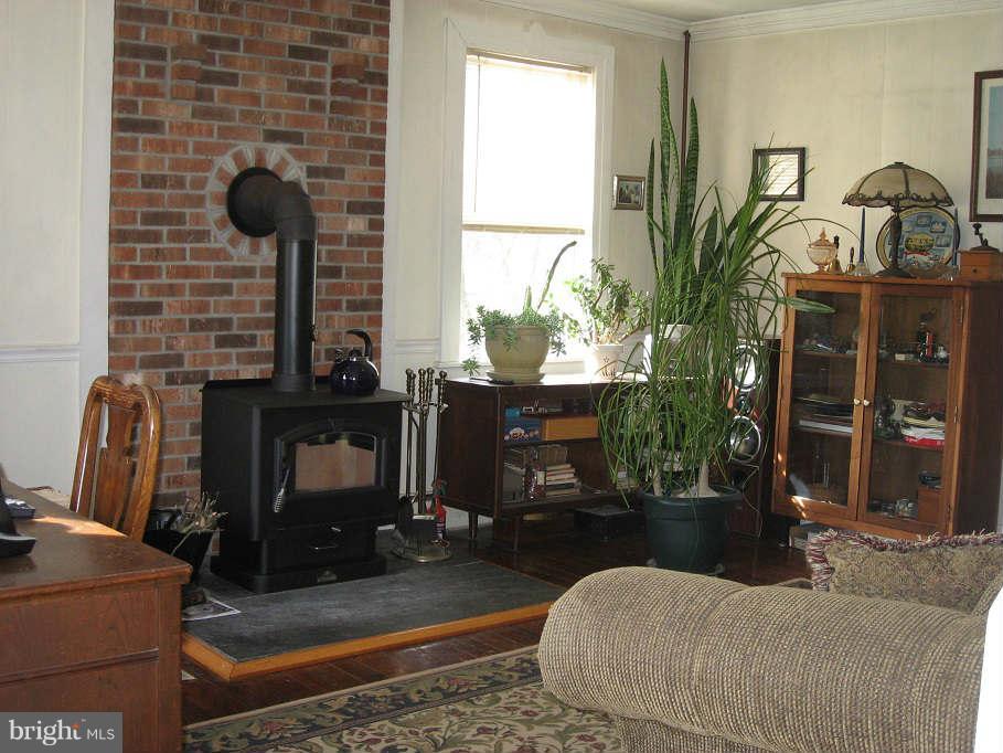 602 South Springdale Road New Windsor, MD 21776 - Photo 14 of 23 Living Room