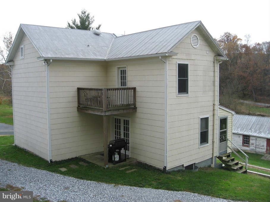 602 South Springdale Road New Windsor, MD 21776 - Photo 4 of 23 Exterior (Rear)