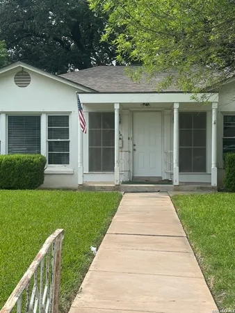 $269,000 | 844 Laurel Street, Uvalde, TX 78801