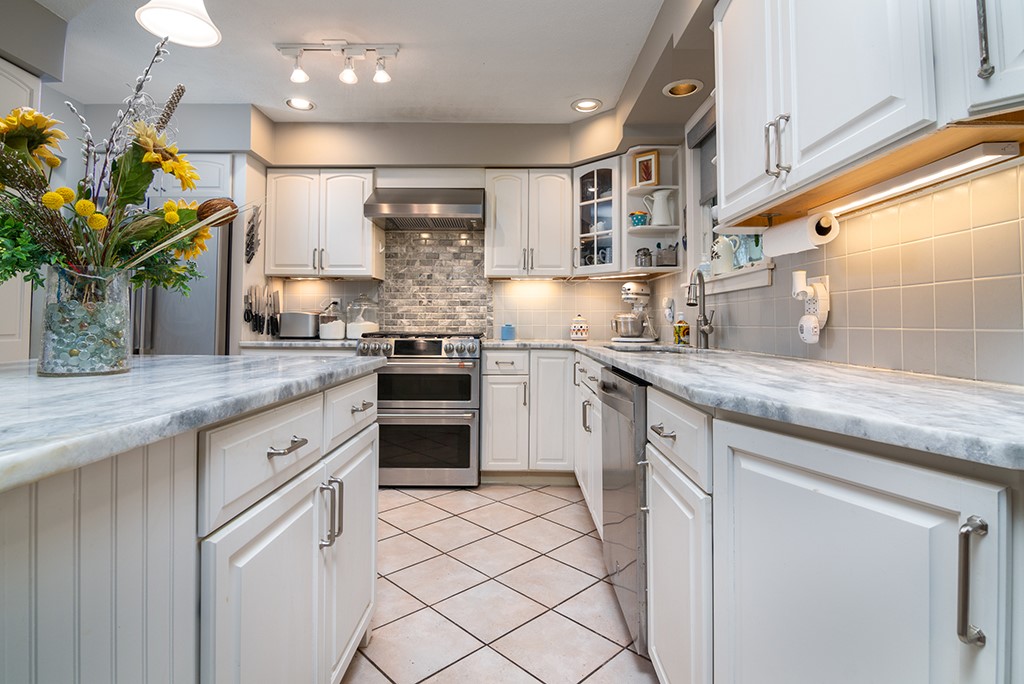 68 Shady Lea Road North Kingstown, RI 02852 - Photo 6 of 20 Gallery Image 6