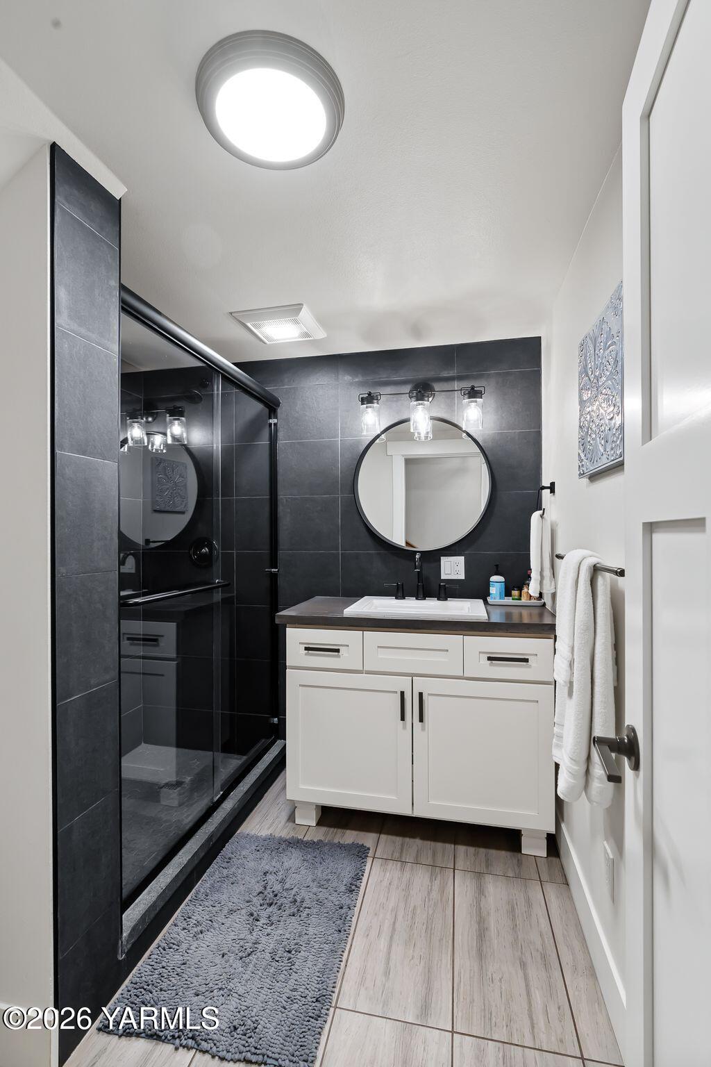 491 Elliott Road Cowiche, WA 98923 - Photo 33 of 56 Second Guest Bathroom