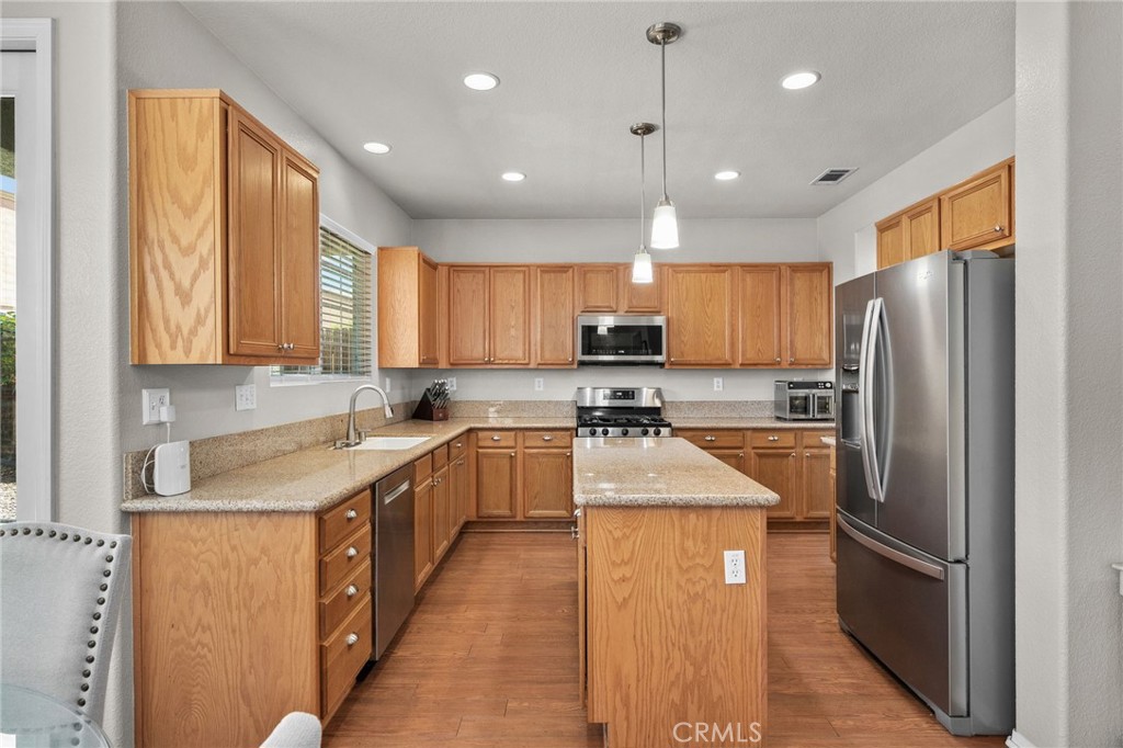 33934 Lily Road Yucaipa, CA 92399 - Photo 14 of 47 Kitchen