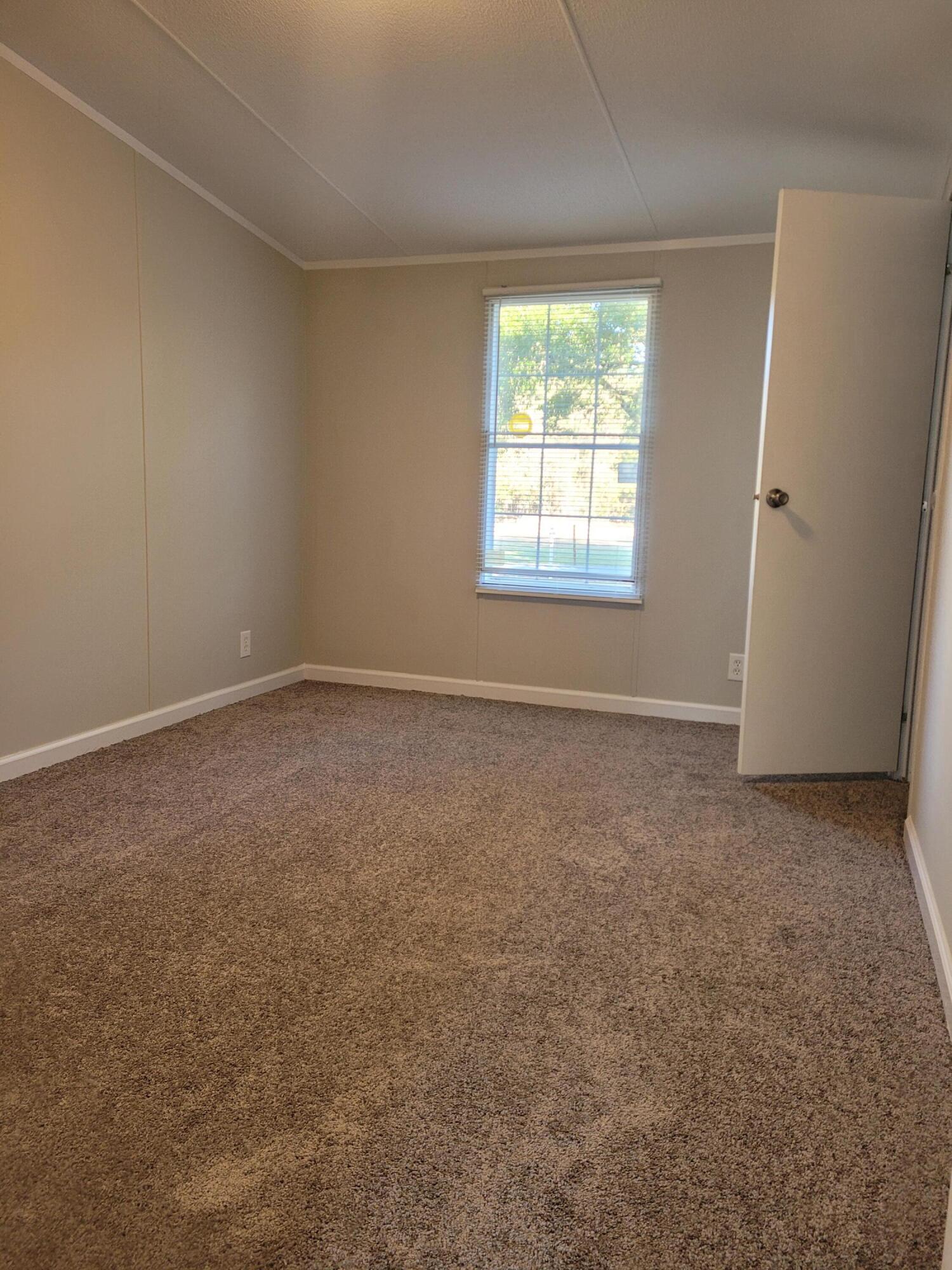131 Schultz Lake Road Summerville, SC 29483 - Photo 14 of 36 Gallery Image 14