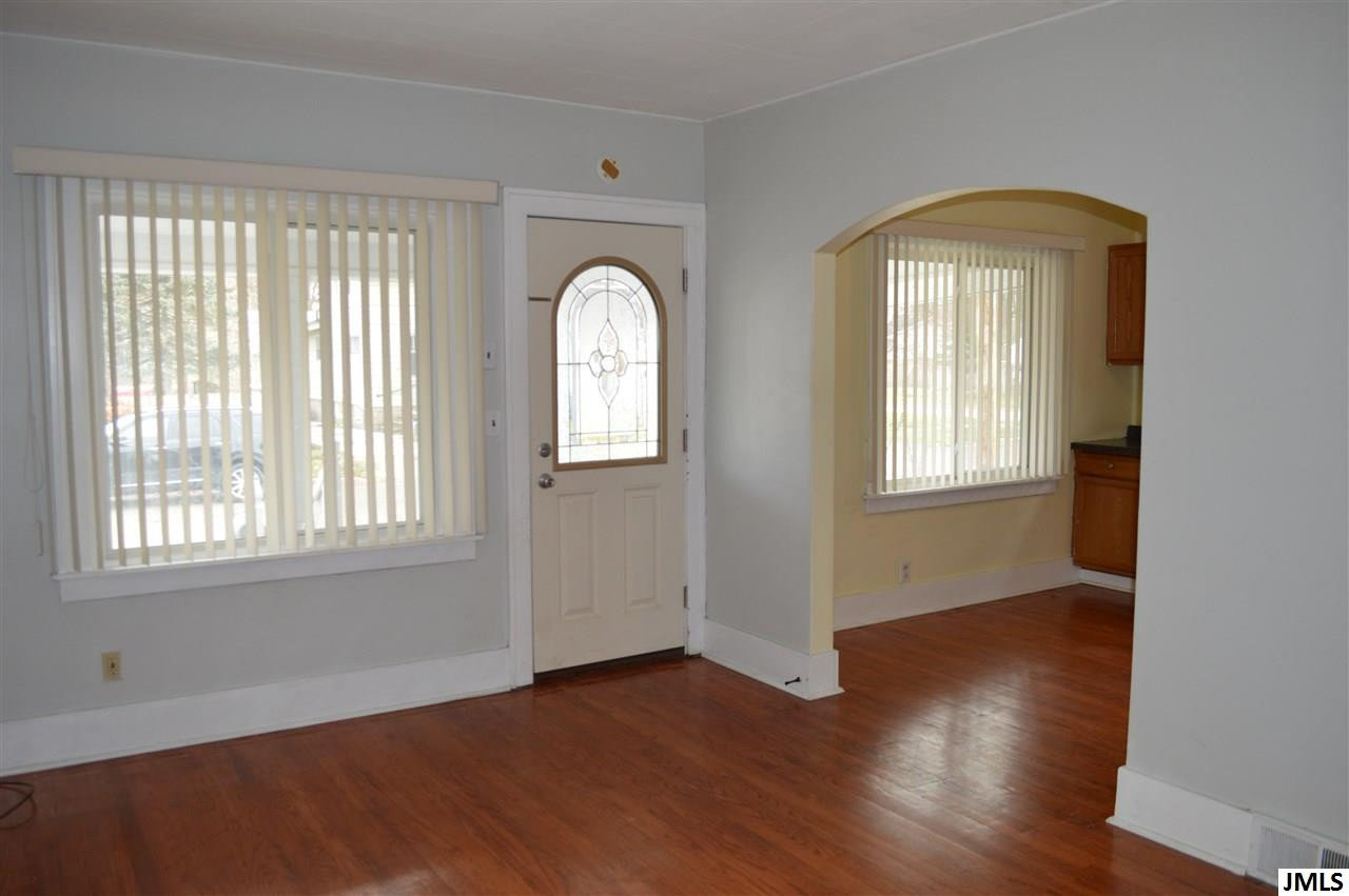 2012 South Rundle Avenue Lansing, MI 48910 - Photo 3 of 18 Photo 3