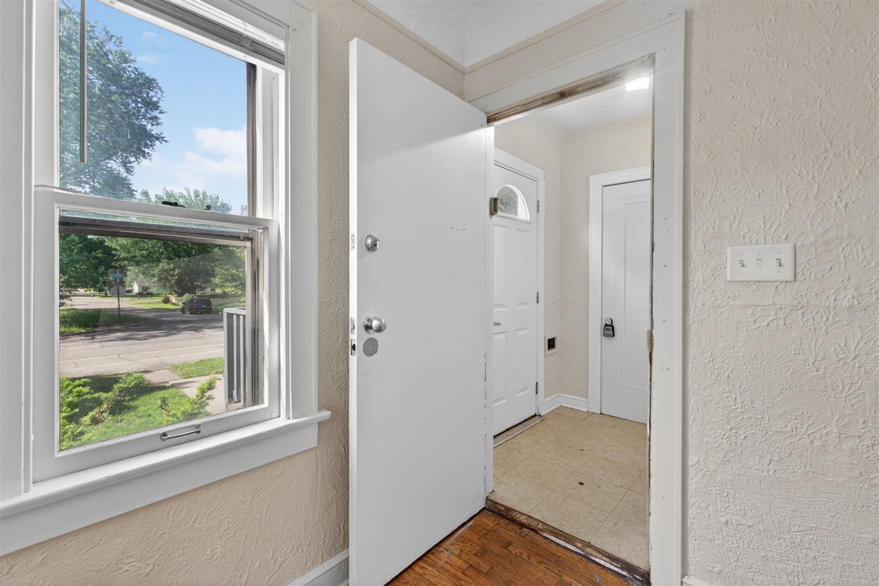 242 West High Street Jackson, MI 49203 - Photo 8 of 41