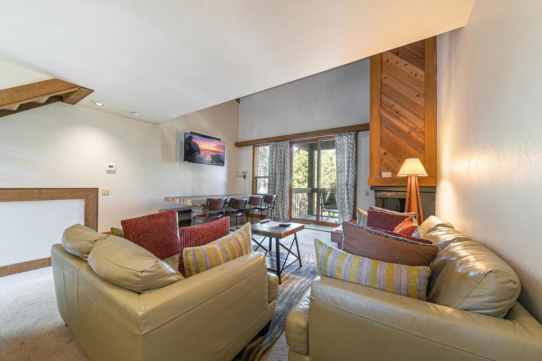 5096 Gold Bend Truckee, CA 96161 - Photo 8 of 27 a living room with furniture and a window