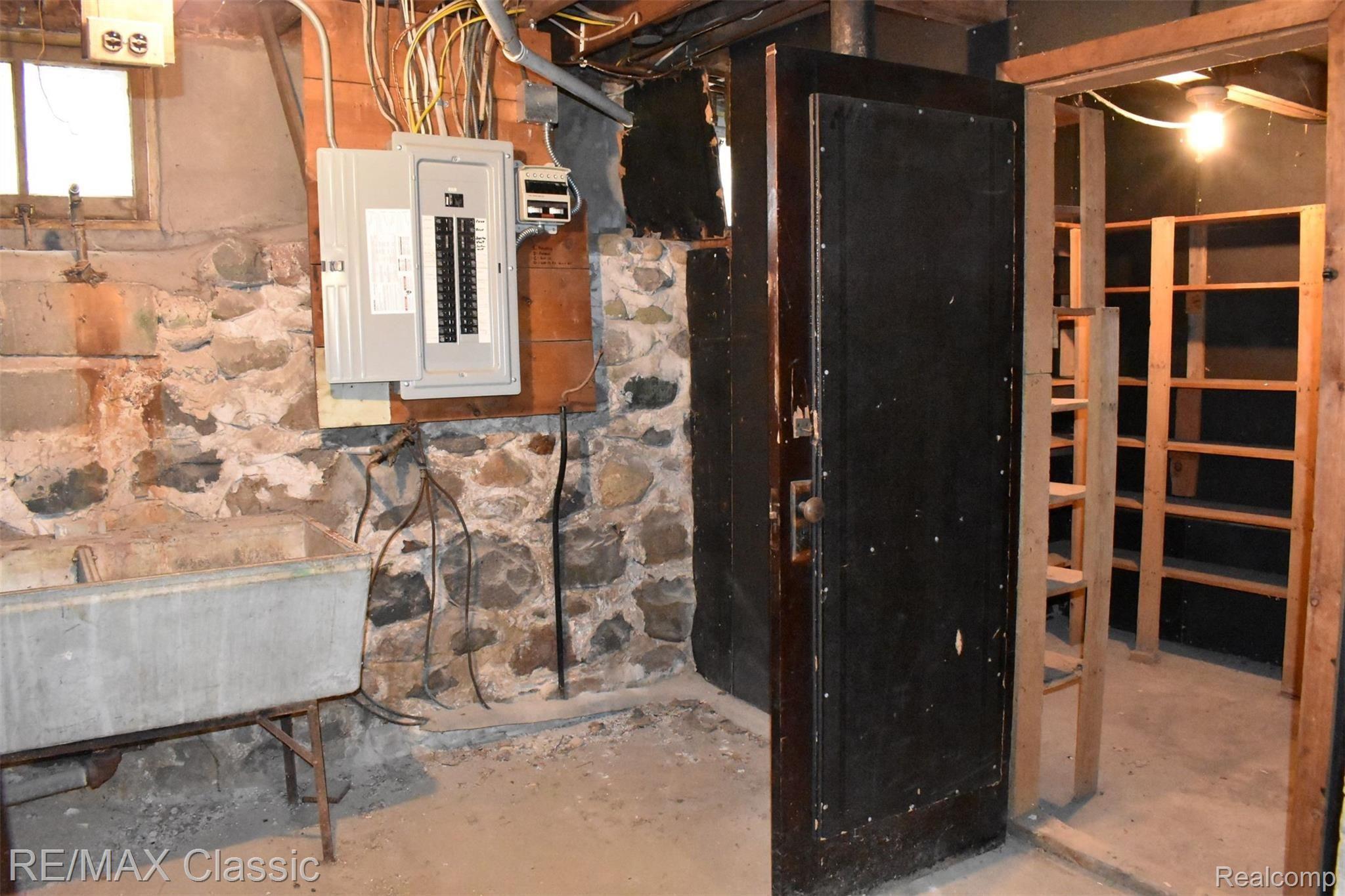 3980 Benstein Road Commerce Township, MI 48382 - Photo 43 of 68 Cellar in Michigan basement.