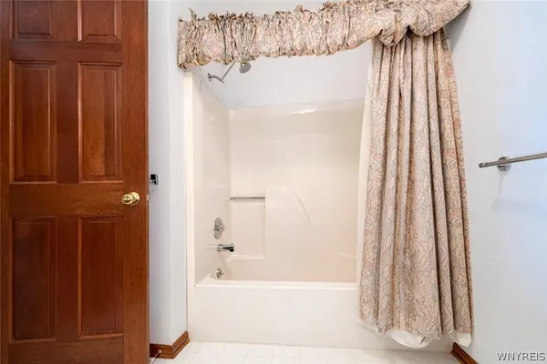 $375,000 | 3226 East River Road, Grand Island, NY 14072