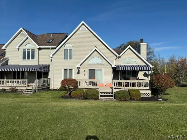 $375,000 | 3226 East River Road, Grand Island, NY 14072
