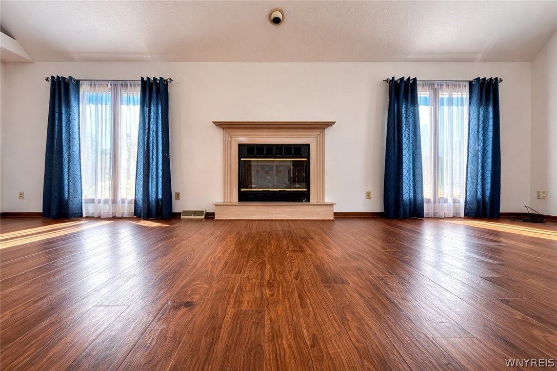 3226 East River Road Grand Island, NY 14072 - Photo 4 of 37