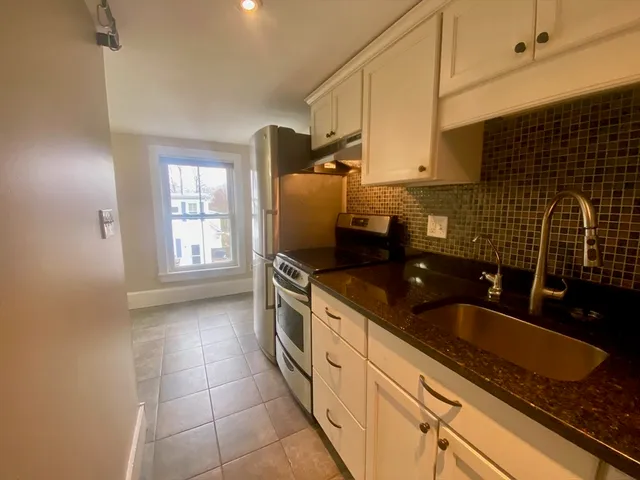 $2,000 | 35 Broad Street, Unit 3, Newburyport, MA 01950