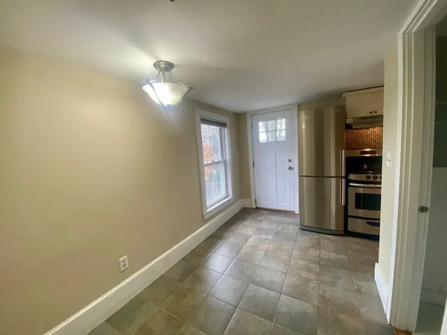 $2,000 | 35 Broad Street, Unit 3, Newburyport, MA 01950