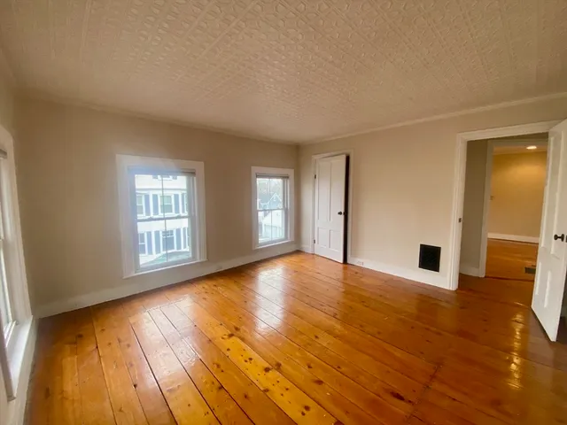 $2,000 | 35 Broad Street, Unit 3, Newburyport, MA 01950