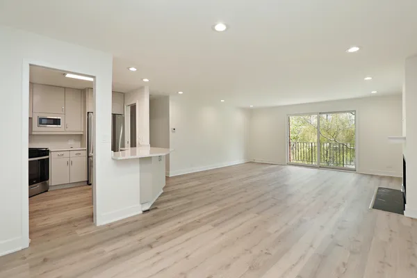 $3,495 | 1250 Park Avenue West, Unit 435, Highland Park, IL 60035