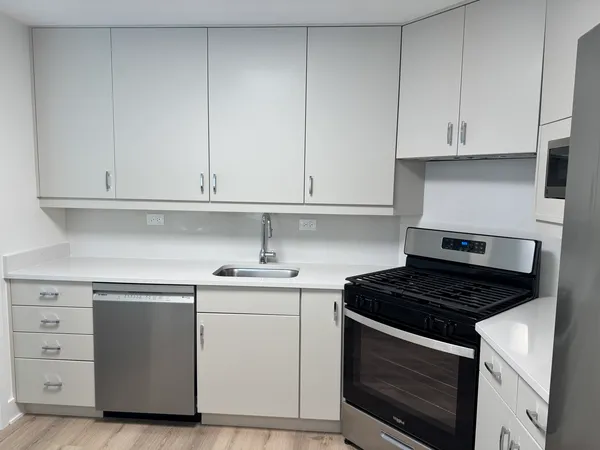 $3,495 | 1250 Park Avenue West, Unit 435, Highland Park, IL 60035