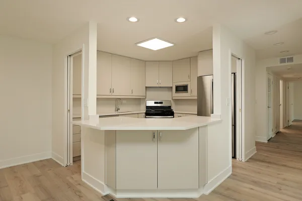 $3,495 | 1250 Park Avenue West, Unit 435, Highland Park, IL 60035