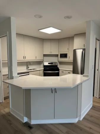 $3,495 | 1250 Park Avenue West, Unit 435, Highland Park, IL 60035