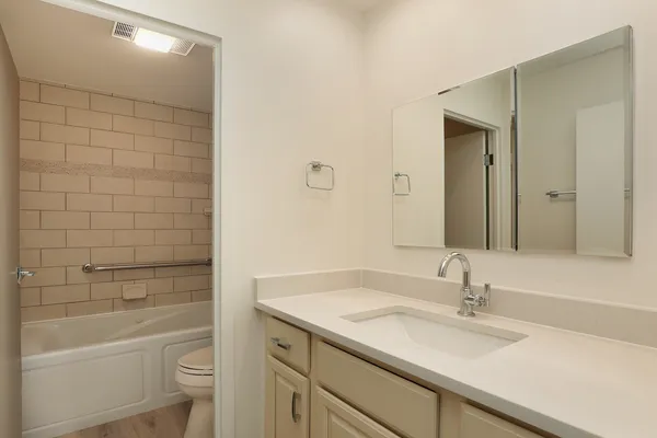 $3,495 | 1250 Park Avenue West, Unit 435, Highland Park, IL 60035