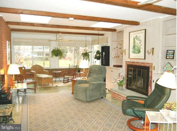 Gas fireplace, baseboard heat, ceiling fans