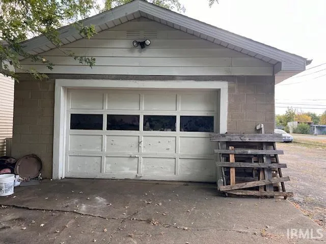 $69,500 | 2710 Broad Street, New Castle, IN 47362