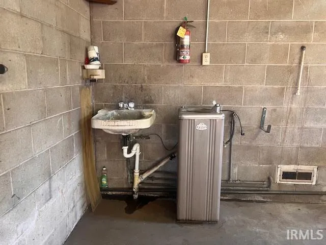 $69,500 | 2710 Broad Street, New Castle, IN 47362