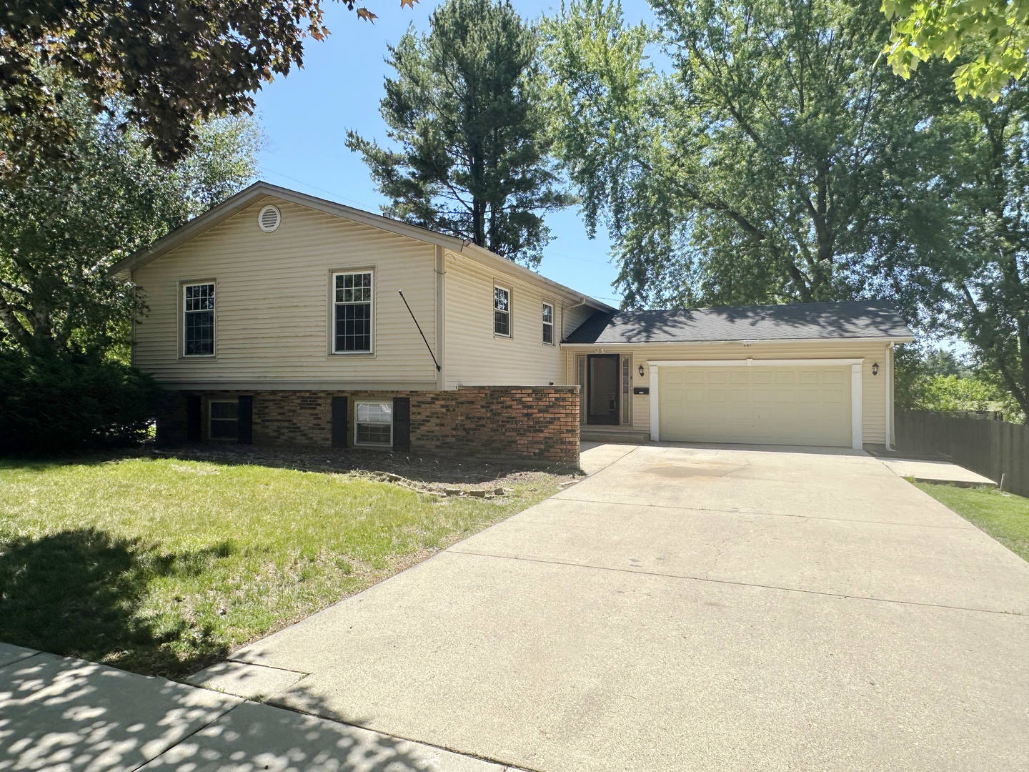 641 Webster Street Algonquin, IL 60102 - Photo 1 of 20