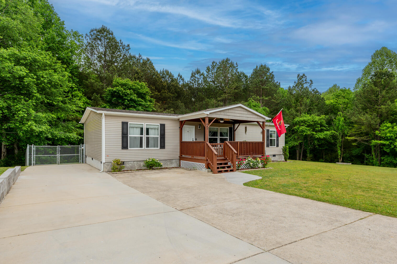 445 Pinewood Drive Rock Spring, GA 30739 - Photo 3 of 34 6