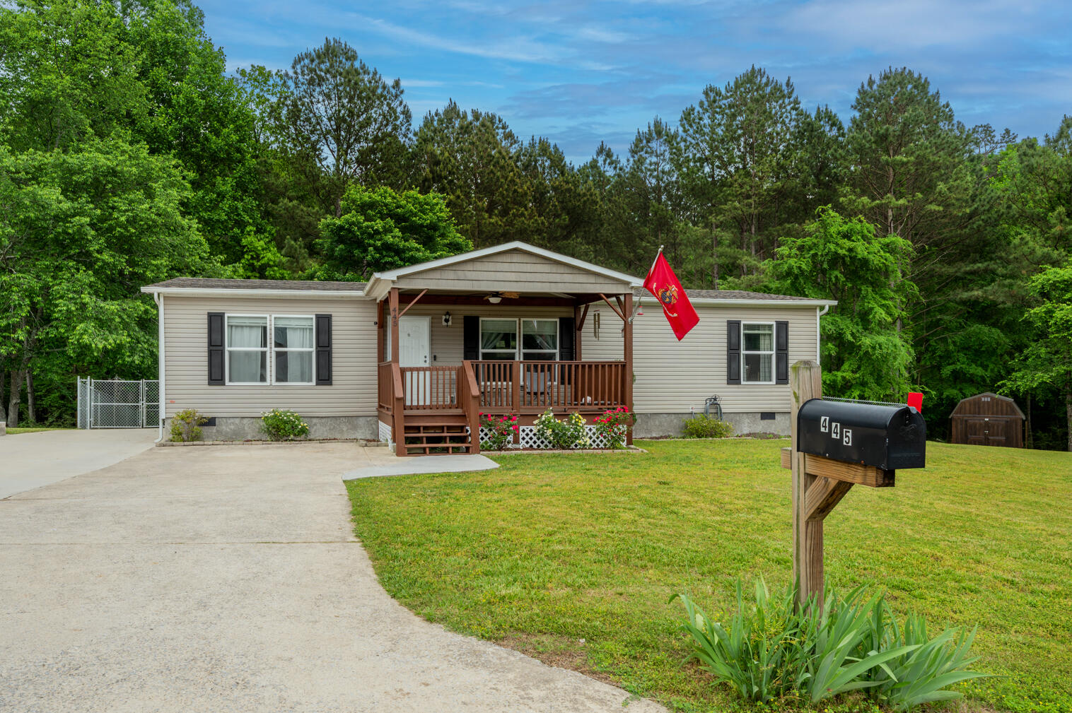 445 Pinewood Drive Rock Spring, GA 30739 - Photo 8 of 34 9
