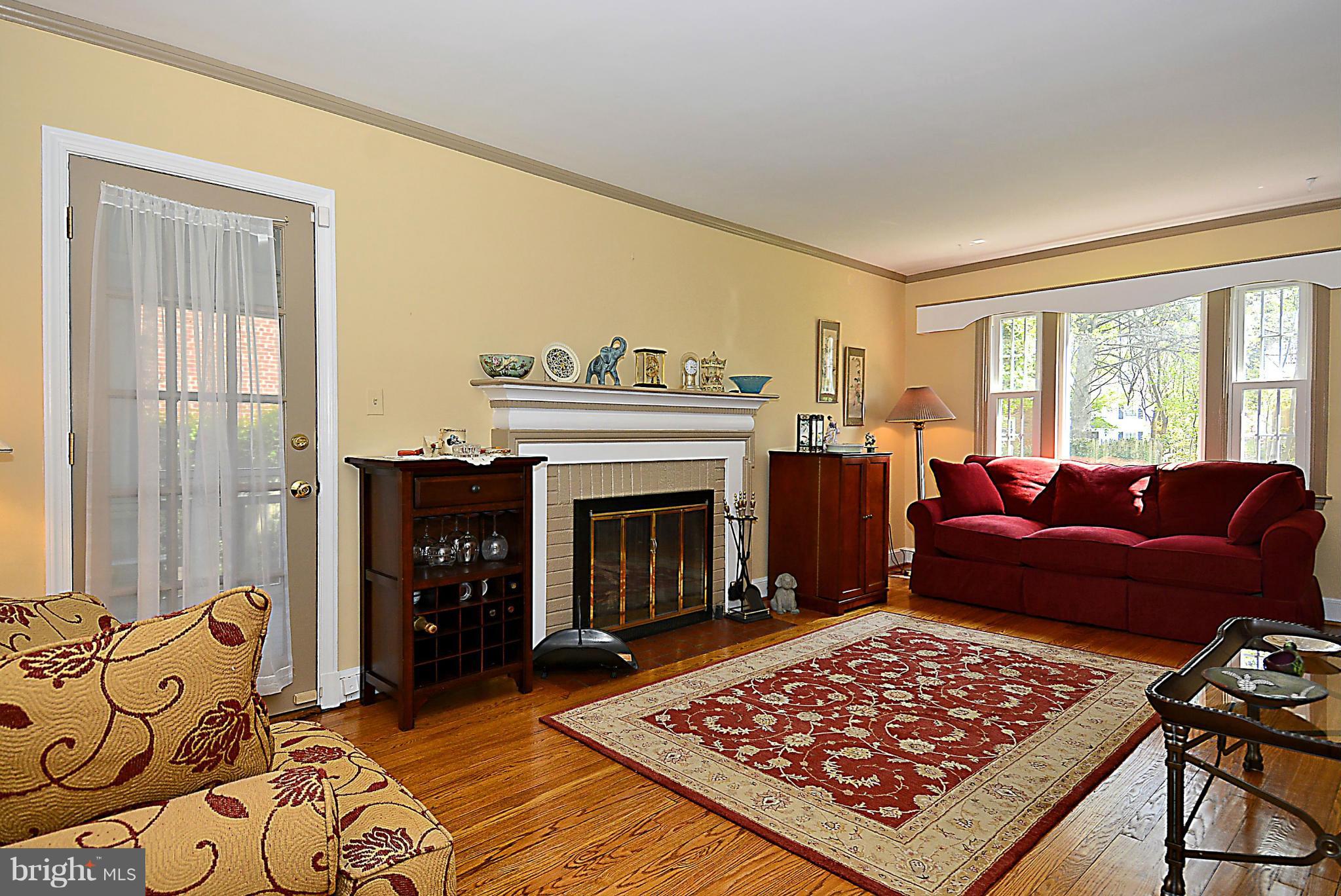 2104 Windham Lane Silver Spring, MD 20902 - Photo 4 of 30 Living Room