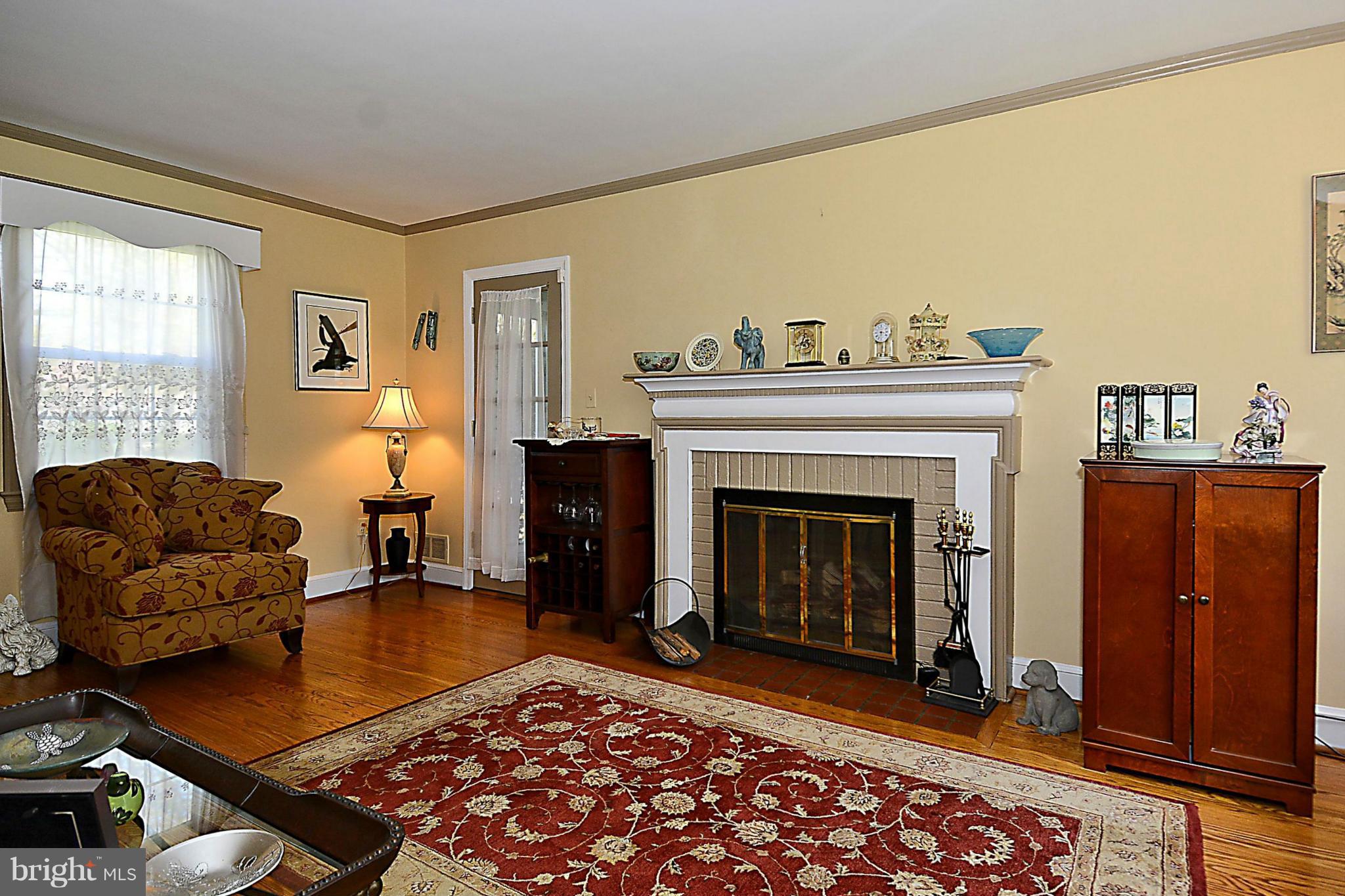 2104 Windham Lane Silver Spring, MD 20902 - Photo 5 of 30 Living Room