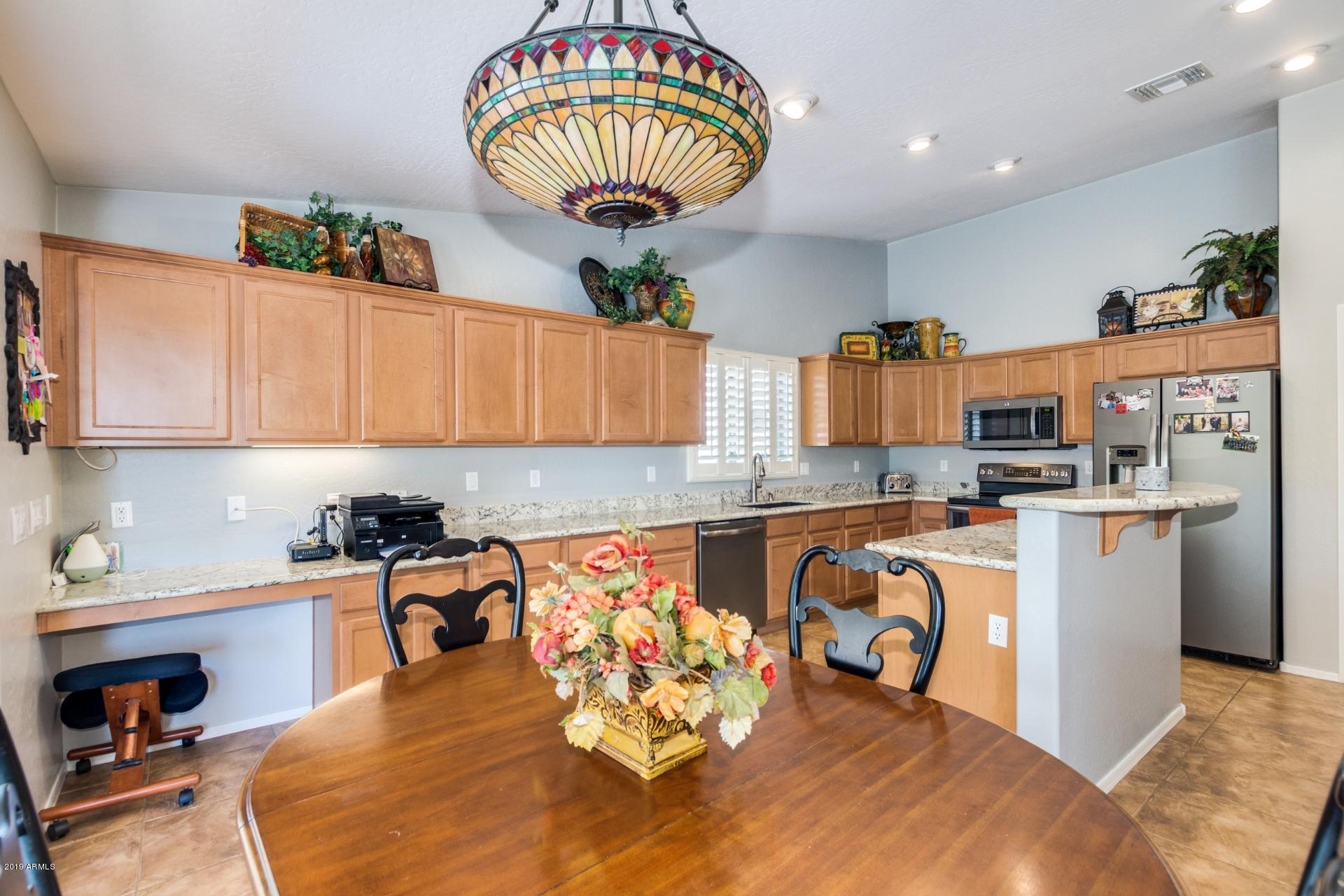 1629 East Beverly Road Phoenix, AZ 85042 - Photo 2 of 18 Large Eat-in Kitchen