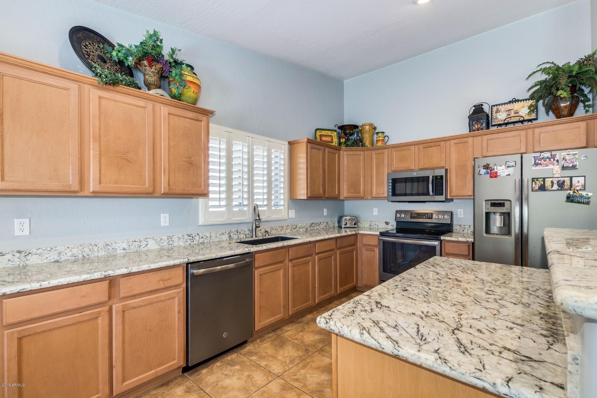 1629 East Beverly Road Phoenix, AZ 85042 - Photo 4 of 18 Stainless Steel Appliances